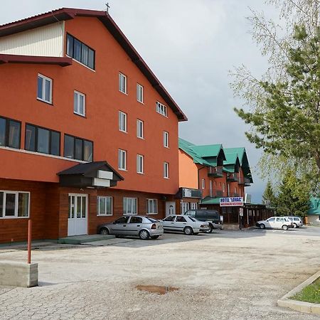 ホテルLovac II Žabljak エクステリア 写真