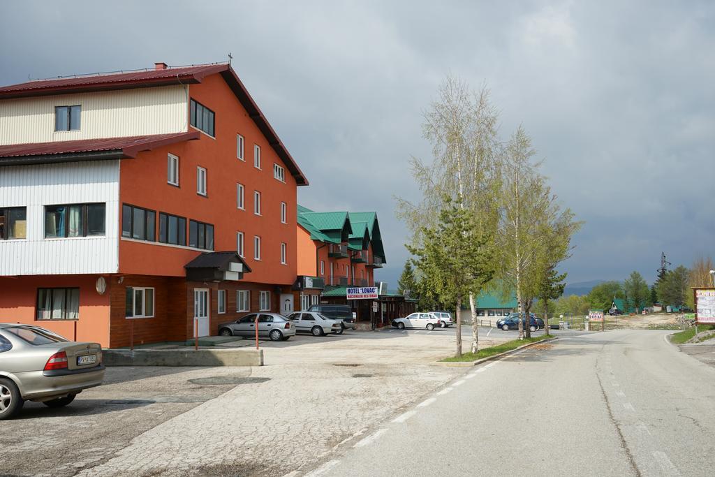 ホテルLovac II Žabljak エクステリア 写真